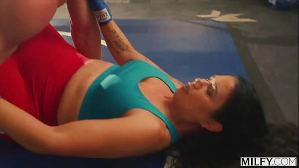 MILFY Fit mom Dana gets fucked in her tight ass at the gym