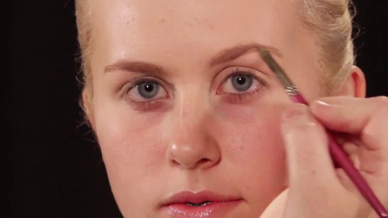 Emma stone, gwen stacy in the amazing spider man makeup tutorial by robert jones